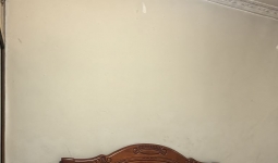 汉王庙菜市场傍边三楼三室二厅一卫出租，水电汽全通，冰箱洗衣机也有